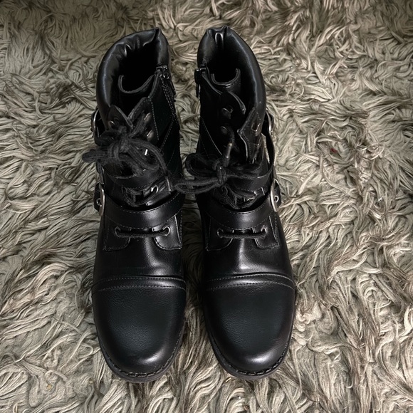 BLACK BOOTIES - Picture 3 of 4